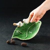 Блюдо керамическое «Птички на листочке», 19×13×4 см, цвет зелёный Блюдо керамическое «Птички на листочке», 19×13×4 см, цвет зелёный