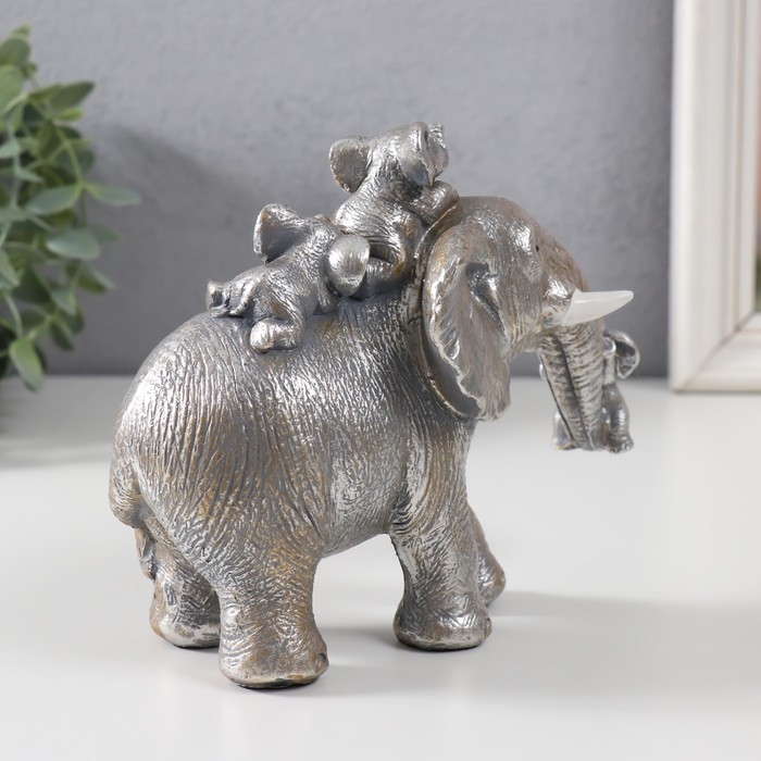 Сувенир полистоун "Веселые слонята едут на большом слоне" 18,5х9х15 см