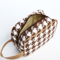 Косметичка на молнии, цвет белый/коричневый Косметичка на молнии, цвет белый/коричневый