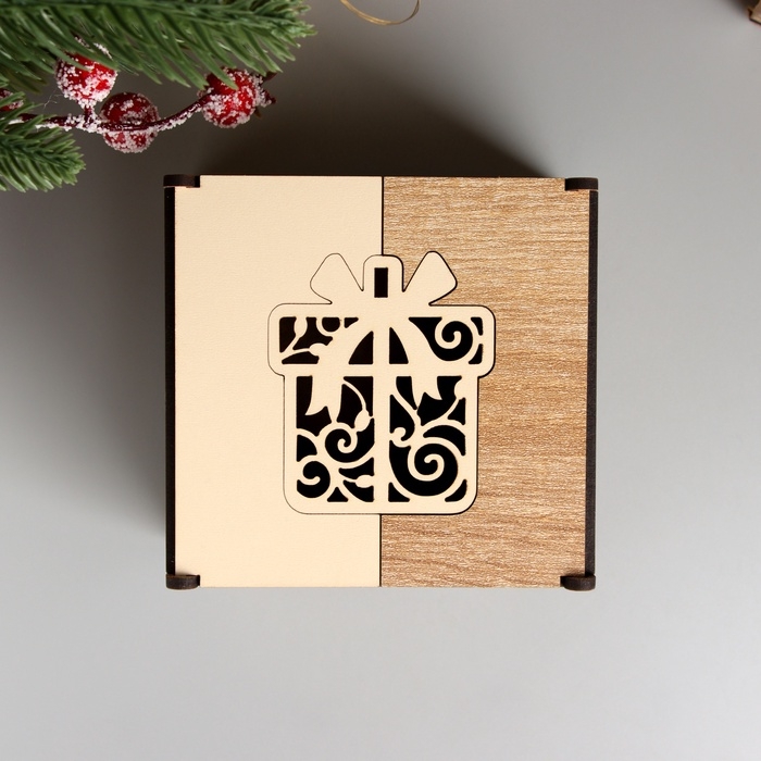 Новогодняя шкатулка комбинированная Новогодняя шкатулка комбинированная "Подарок" 10,5х10х7 см