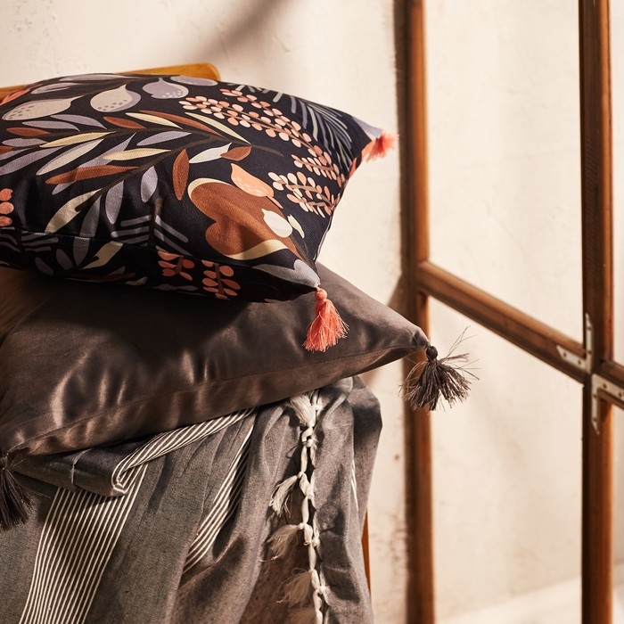 Наволочка декоративная с кисточками Этель &laquo;Флора&raquo;, 43х43 см