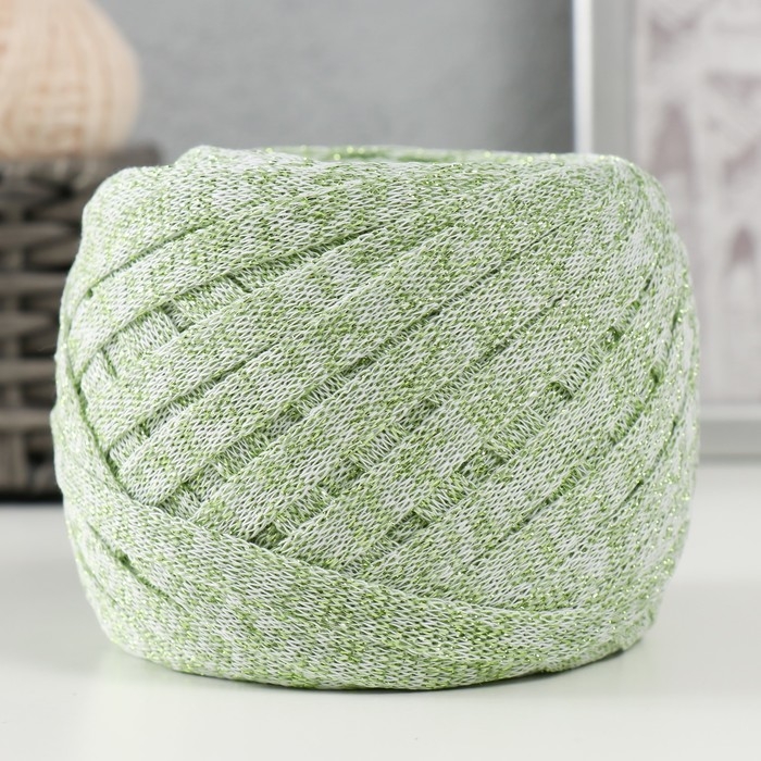 Трикотажная пряжа "Риббон" с люрексом 85м/170&plusmn;5 гр (Белый, люрекс: Салатовый)