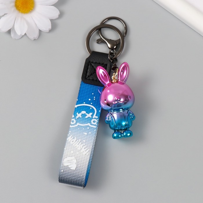 Брелок пластик с карабином, ремешком Брелок пластик с карабином, ремешком "Зайка" голография 3х2,5х5,5 см