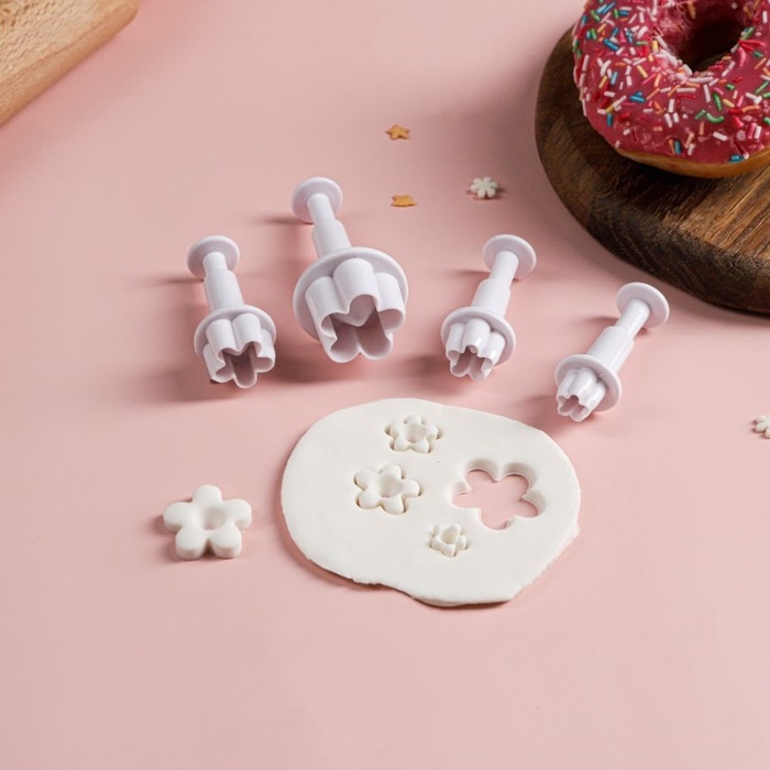 Набор плунжеров кондитерских Доляна «Ромашка», 4 шт, d=3,3/2,4/2,1/2 см Набор плунжеров кондитерских Доляна «Ромашка», 4 шт, d=3,3/2,4/2,1/2 см