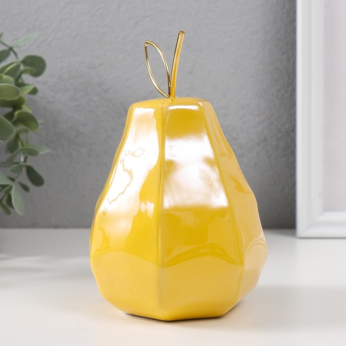 Сувенир керамика, металл Сувенир керамика, металл "Жёлтая груша с гранями, с веточкой"10х10х16 см