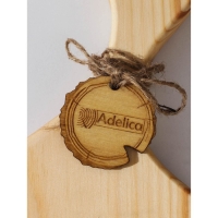 Доска разделочная авторская Adelica &laquo;Мама заменит всех, но никто не заменит её&raquo;, 34,5&times;17,5&times;2,5 см, цельный массив кедра, цвет молочный