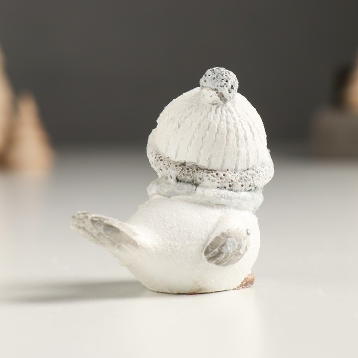Сувенир полистоун "Белый птенчик в шапке и вязанном шарфе" серебро МИКС 5х3,5х5 см