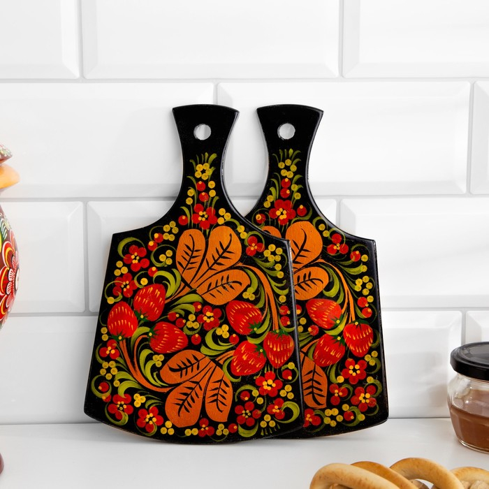 Набор &laquo;Земляничка&raquo;, 6 предметов: 2 доски, 3 банки, подставка, хохлома