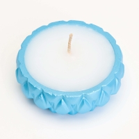 Свеча &laquo;Купол&raquo; в подсвечнике с ромбовидными гранями из гипса с крышкой, 8,5х8,5см, голубой