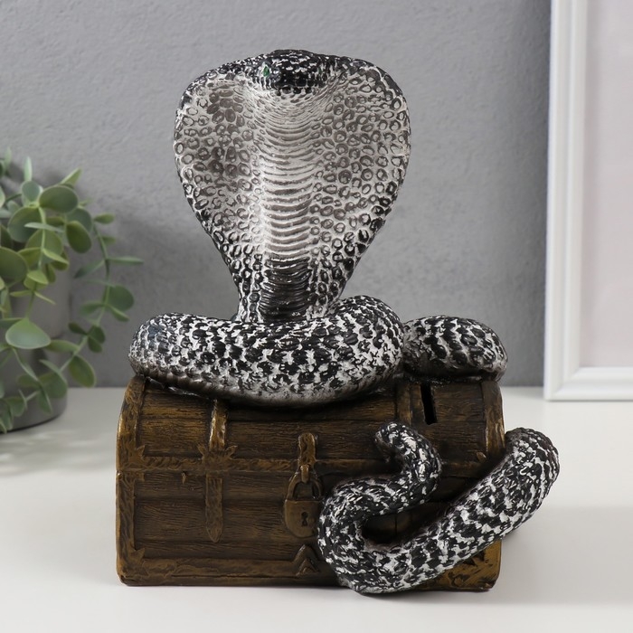 Копилка Копилка"КОБРА НА СУНДУКЕ " 20 х 17 х 12 см.