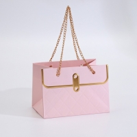 Пакет для цветов, ручка цепь, "Розовый", с золотым тиснением, 15 х 10,5 х 10 см Пакет для цветов, ручка цепь, "Розовый", с золотым тиснением, 15 х 10,5 х 10 см