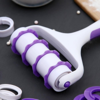 Валик для нарезки теста Доляна &laquo;Лепота&raquo;, 12,5&times;3&times;19 см, 4 насадки, цвет белый