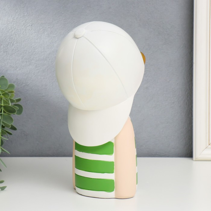 Сувенир полистоун Сувенир полистоун "Малыш в белой бейсболке, с золотым пузырём" зелёная полоска 26х15х18 см