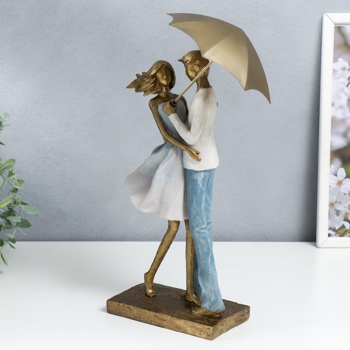 Сувенир полистоун "Влюблённая пара под зонтом" бело-голубой градиент 37,5/31х8,5х15 см