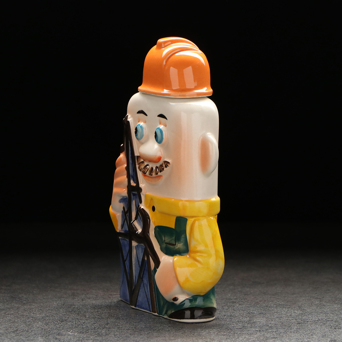 Штоф фарфоровый &laquo;Нефтяник. 4 сентября&raquo;, в упаковке книге