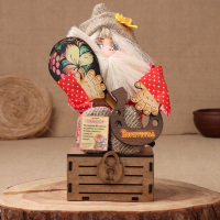 Оберег-домовой "Славуся с сундуком", 30х18х18 см, микс Оберег-домовой "Славуся с сундуком", 30х18х18 см, микс