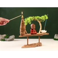 Сувенир дерево, фарфор "Маленький Будда в красном" с подставкой для благовонии 35х35х9,5 см Сувенир дерево, фарфор "Маленький Будда в красном" с подставкой для благовонии 35х35х9,5 см