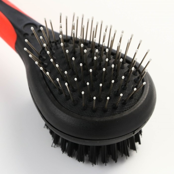 Щётка-расчёска двухсторонняя, 17,5 х 6,5 см, нескользящая ручка, чёрно-красная Щётка-расчёска двухсторонняя, 17,5 х 6,5 см, нескользящая ручка, чёрно-красная