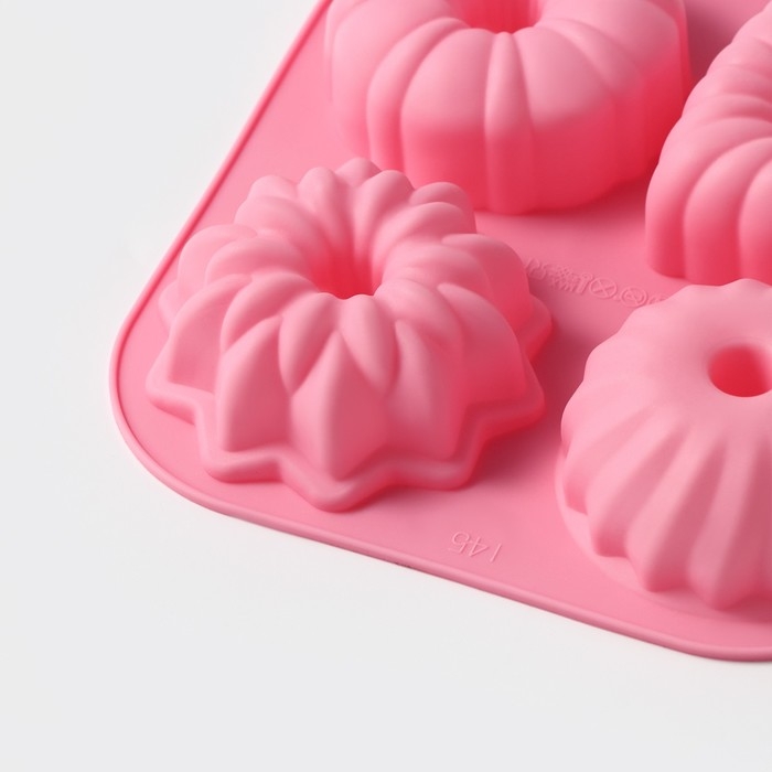 Форма для выпечки Доляна &laquo;Немецкий кекс&raquo;, силикон, 17&times;17 см, 4 ячейки, цвет розовый