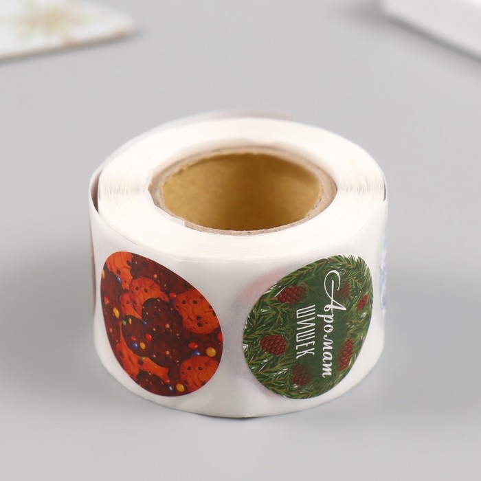 Наклейка бумага "Пряный Новый год" d=2,5 см 252 шт в рулоне