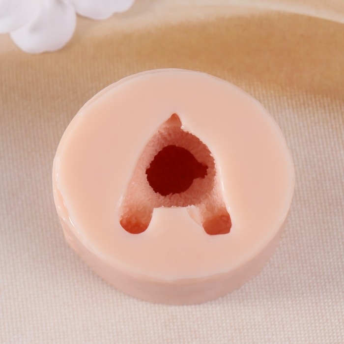 Молд силиконовый "Мишка рука у рта"  (издел. 3,5х3,5х4 см)