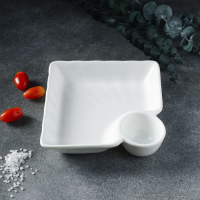 Блюдо фарфоровое с соусником Magistro &laquo;Бланш&raquo;, соусник 60 мл, 18,5&times;17,5&times;4 см, цвет белый