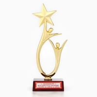 Кубок &laquo;Любимой воспитательнице&raquo;, наградная фигура, золото, пластик, 18 х 7 см.