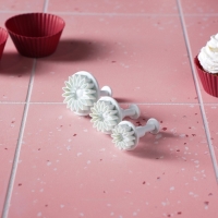 Набор плунжеров кондитерских Доляна &laquo;Герберы&raquo;, 3 шт, размеры цветков: 4,3 см, 4,8 см, 5,5 см