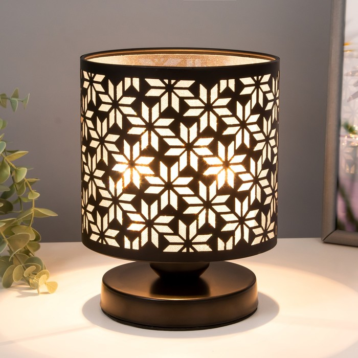 Светильник с выключателем  "Олеандр" 1хЕ27 40Вт черный 14,5х14,5х19,5 см RISALUX