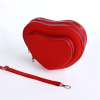 Сумка женская кросс-боди на молнии, цвет красный Сумка женская кросс-боди на молнии, цвет красный