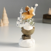 Сувенир полистоун свет "Лосик в колпаке с подарками и свечой" 7,5х6,5х16 см Сувенир полистоун свет "Лосик в колпаке с подарками и свечой" 7,5х6,5х16 см