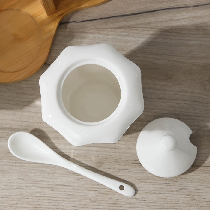 Набор керамический сервировочный на деревянной подставке &laquo;Эстет&raquo;, 5 предметов: 2 соусника 300 мл, 2 сахарницы 260 мл, стакан, 2 ложки, цвет белый