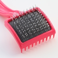 Щётка - пуходёрка средняя мягкая с каплями, основание 59 х 49 мм, розовая Щётка - пуходёрка средняя мягкая с каплями, основание 59 х 49 мм, розовая