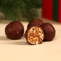 Конфеты грильяж &laquo;Сказочного года&raquo; с арахисом, изюмом, цукатами из апельсина и мёдом, в коробке, 135 г.