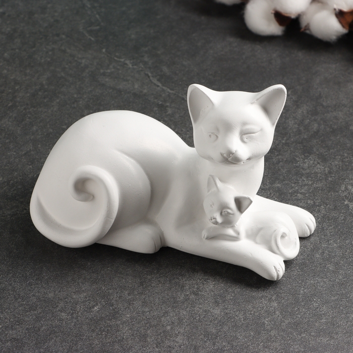Фигура  "Котики лежат" белые,  18х10х12см