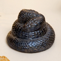 Новый год. Символ 2025. Фигура "Змейка малая" синий лунный, 4х4х2см