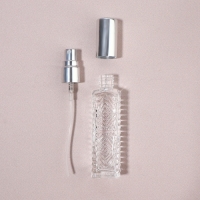 Флакон для парфюма &laquo;Прозрачный узор&raquo;, с распылителем, 15 мл, цвет серебристый