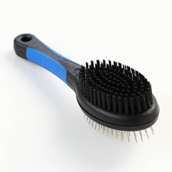 Щётка-расчёска двухсторонняя овальная, 21,5 х 6,5 см, нескользящая ручка, чёрно-синяя Щётка-расчёска двухсторонняя овальная, 21,5 х 6,5 см, нескользящая ручка, чёрно-синяя