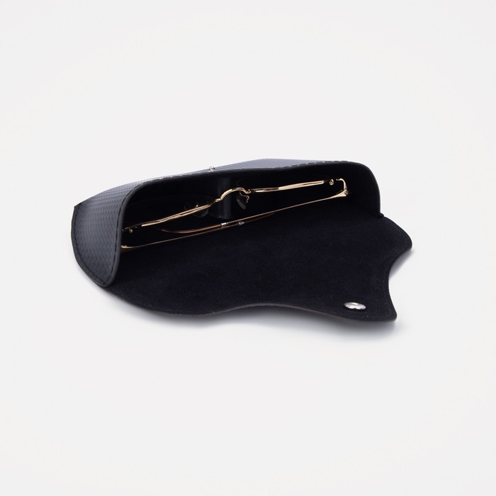 Футляр для очков на кнопке, длина 16 см, цвет чёрный Футляр для очков на кнопке, длина 16 см, цвет чёрный