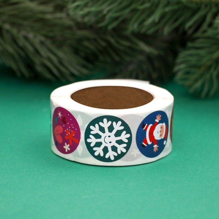 Новый год. Наклейки новогодние в рулоне "Новогодний праздник", 500 шт, 2,5 х 2,5 см.