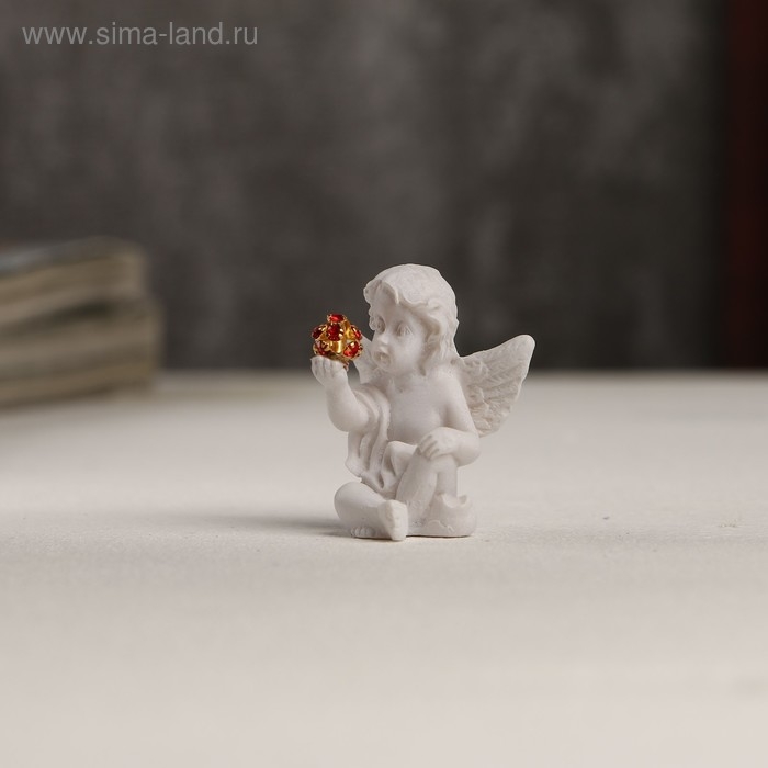 Сувенир полистоун "Белоснежный ангел с красным шариком" 3,5х3х2,2 см