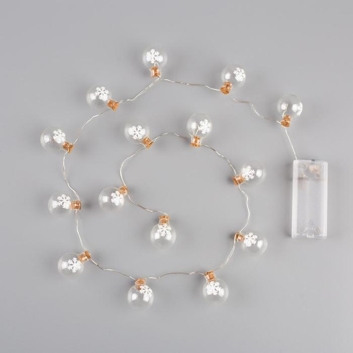 Гирлянда &laquo;Нить&raquo; 1.6 м с насадками &laquo;Шарики со снежинкой&raquo;, IP20, серебристая нить, 15 LED, батарейки ААх2 (нет в комплекте), свечение белое