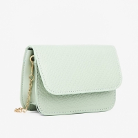 Сумка детская для девочки на магните, длинная цепь, цвет зелёный Сумка детская для девочки на магните, длинная цепь, цвет зелёный