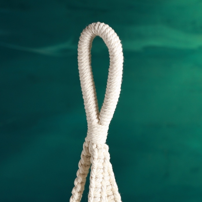 Подвесное кашпо - макраме "Лея" 20х20х13см