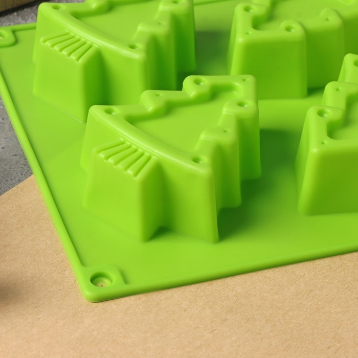 Форма для выпечки новогодняя Доляна &laquo;Новый год. Ёлочки&raquo;, силикон, 18&times;18 см, 4 ячейки, цвет зелёный