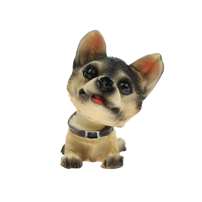 Собака на панель авто, качающая головой, мини, дворняжка Собака на панель авто, качающая головой, мини, дворняжка