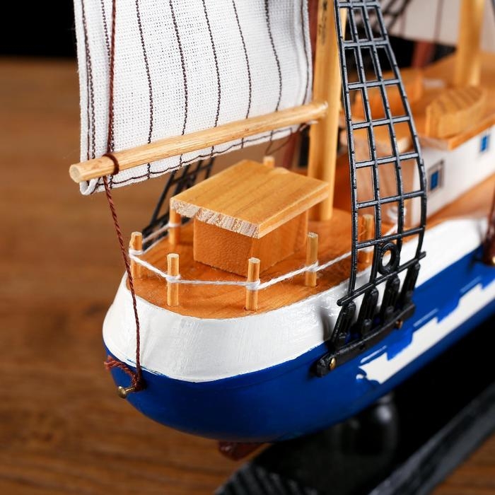 Корабль сувенирный средний &laquo;Корсика&raquo;, борта синие с белой полосой, паруса белые, 43х8,5х37 см