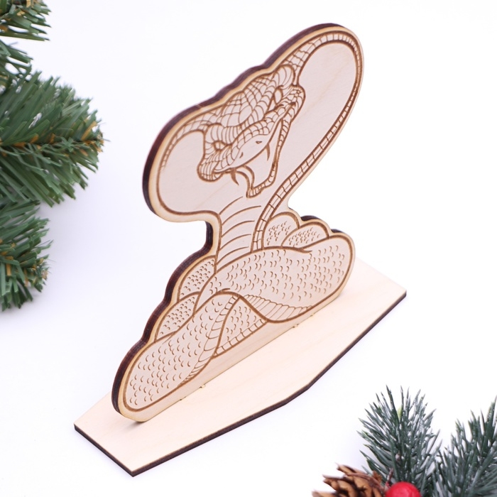 Новый год. Декоративная Подставка с символом года Новый год. Декоративная Подставка с символом года "Кобра 2025", 12,5 х 11,7 х 5 см