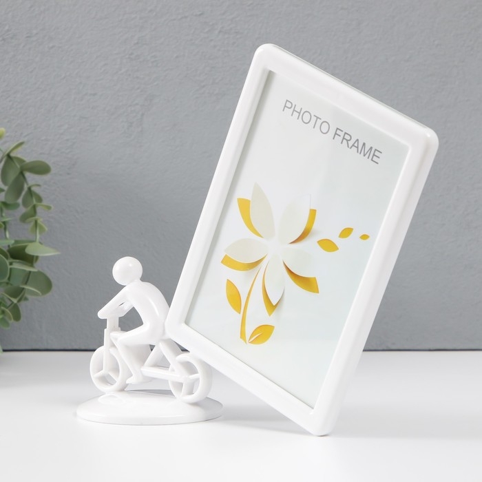 Фоторамка пластик 10х15 см Фоторамка пластик 10х15 см "Велосипедист" белый 17х8х20 см