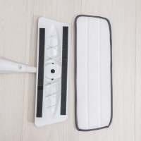 Швабра для мытья пола с распылителем Доляна, насадка из микрофибры 40&times;13 см, стальной черенок 125 см